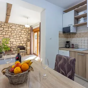 apartmani-anita-dramalj.primorje-gorskikotar.com/